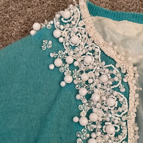 An antique (1940s) lambs wool beaded sweater size M - Picture 4 of 14